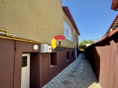 Casa cu 4 camere, Gruia, zona 7 strazi, parcare