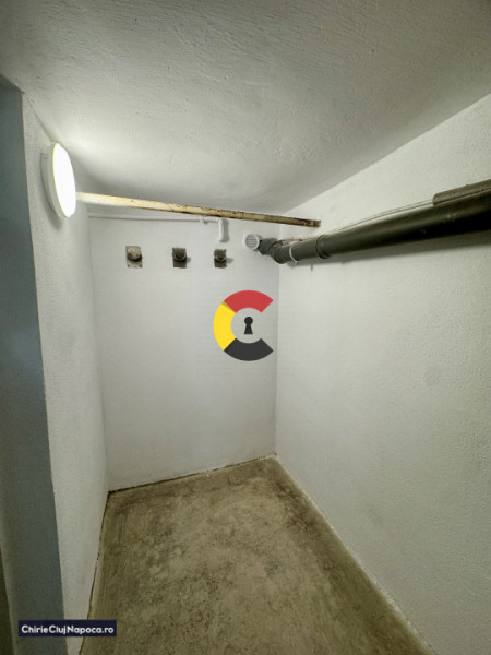 Demisol cu 4 incaperi si baie, pretabil pentru activitati productie sau depozit