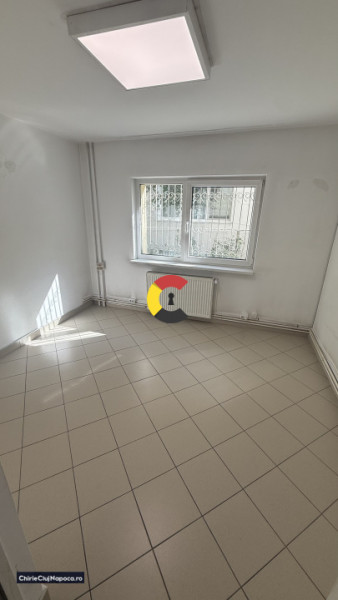 Spațiu cu 4 încăperi+2 băi | vad | intrare din strada - Calea Florești