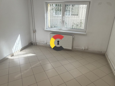 Spațiu cu 4 încăperi+2 băi | vad | intrare din strada - Calea Florești