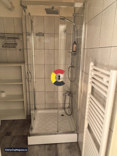 Apartament 2 camere decomandate + balcon, zona Piata Cipariu