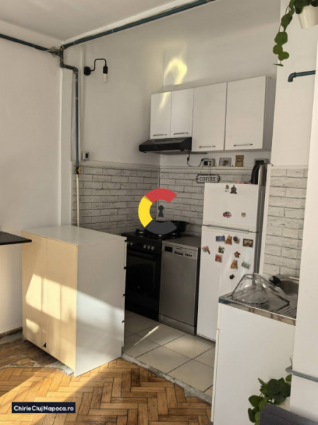Apartament 2 camere decomandate + balcon, zona Piata Cipariu