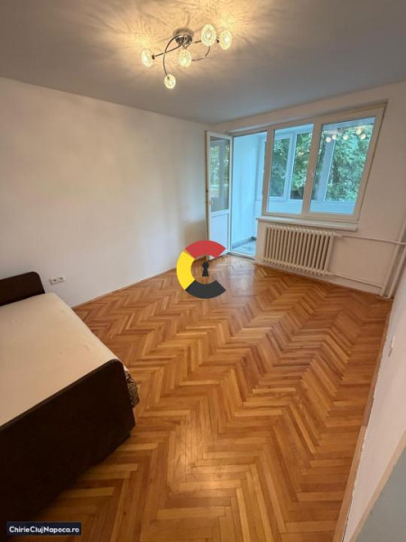 Apartament cu 3 camere în Plopilor Vechi