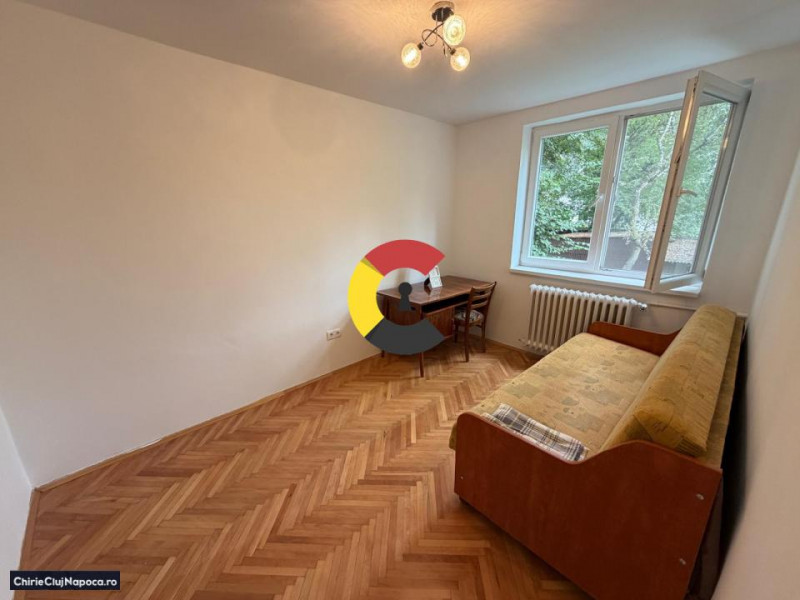 Apartament cu 3 camere în Plopilor Vechi