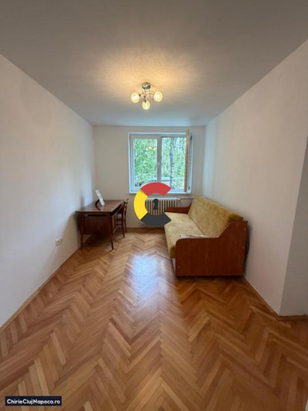 Apartament cu 3 camere în Plopilor Vechi