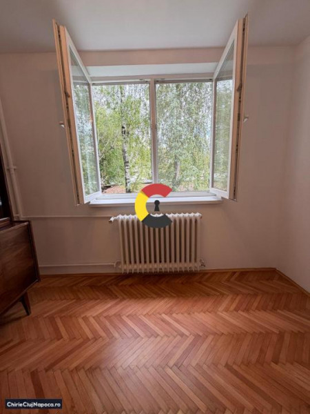 Apartament cu 3 camere în Plopilor Vechi