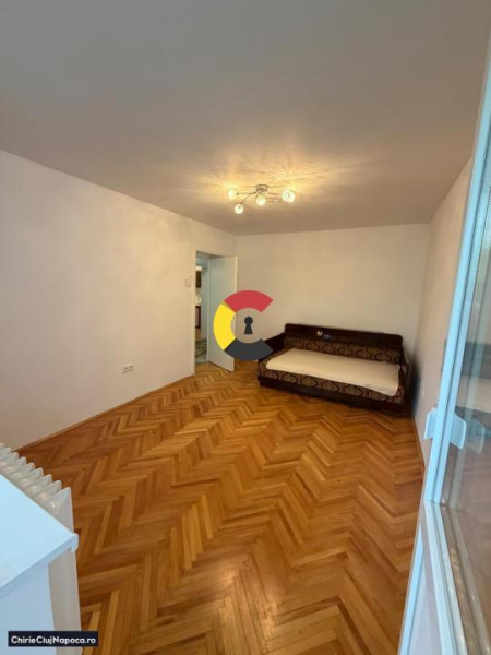 Apartament cu 3 camere în Plopilor Vechi