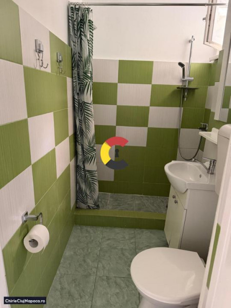 Apartament cu 3 camere în Plopilor Vechi
