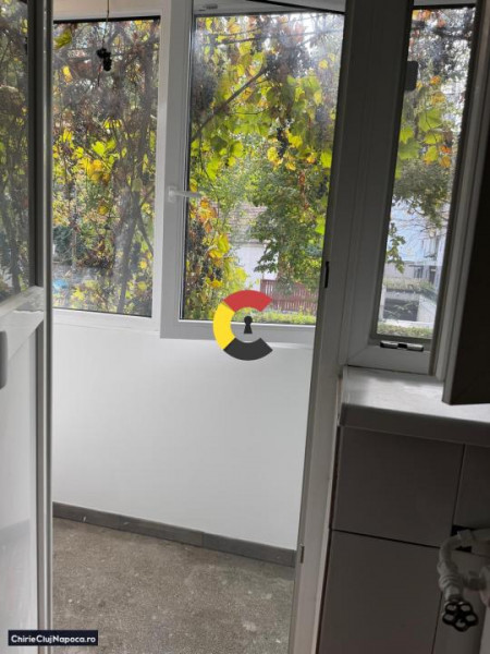 Apartament cu 3 camere în Plopilor Vechi