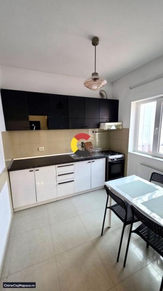 Casa cu 3 camere si curte comuna, Dambul Rotund, zona 18GYM, parcare