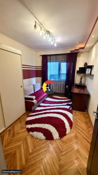 Casa cu 3 camere si curte comuna, Dambul Rotund, zona 18GYM, parcare