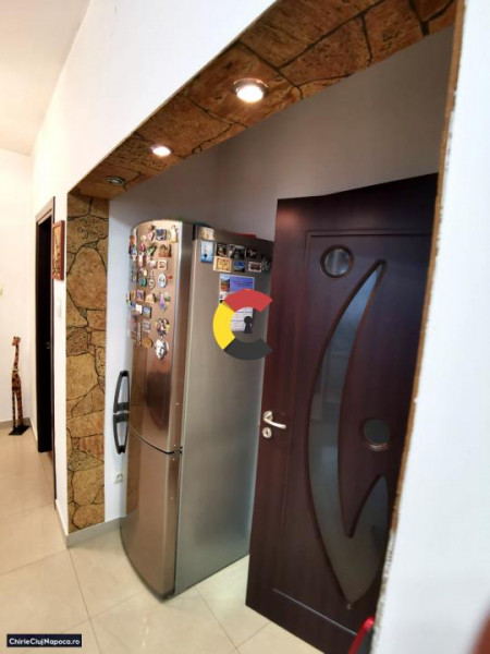Casa cu 3 camere si curte comuna, Dambul Rotund, zona 18GYM, parcare
