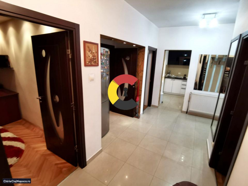 Casa cu 3 camere si curte comuna, Dambul Rotund, zona 18GYM, parcare