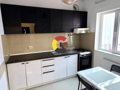 Casa cu 3 camere si curte comuna, Dambul Rotund, zona 18GYM, parcare