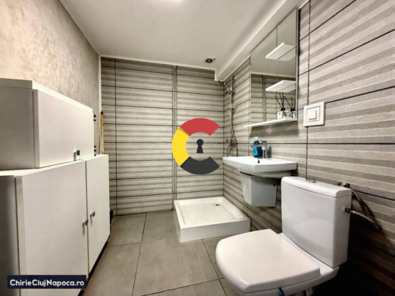 Apart./Spațiu pe două nivele cu 3 încăperi+ parcare, Parc Feroviarilor
