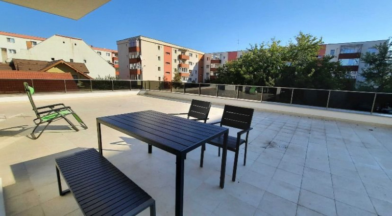 Inchiriez apartament lux, 2 camere, terasa de 96 mp, zona Iulius Mall!